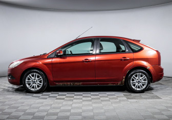 Подержанный автомобиль Ford Focus Hatchback 2008 года (8 фото)