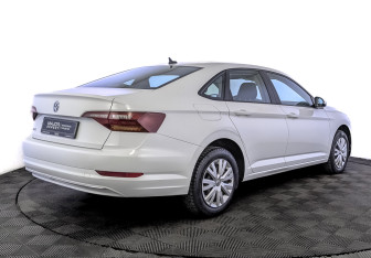 Подержанный автомобиль Volkswagen Jetta Sedan 2021 года (5 фото)