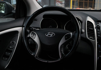 Подержанный автомобиль Hyundai i30 Hatchback 2012 года (11 фото)