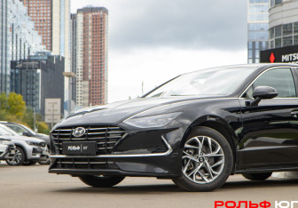 Подержанный автомобиль Hyundai Sonata 2020 года (16 фото)