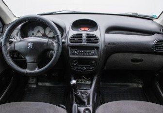 Подержанный автомобиль Peugeot 206 Sedan 2008 года (13 фото)