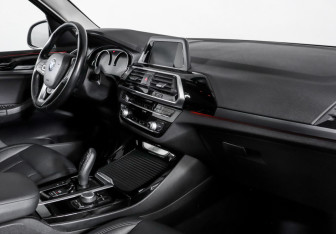 Подержанный автомобиль BMW X3 2017 года (9 фото)