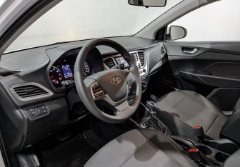 Подержанный автомобиль Hyundai Solaris Sedan 2022 года (15 фото)