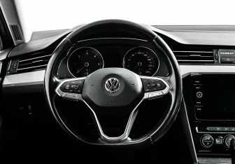 Подержанный автомобиль Volkswagen Passat Wagon 2019 года (11 фото)