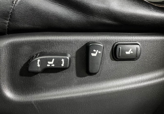 Подержанный автомобиль Nissan Patrol 2012 года (16 фото)