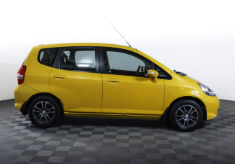 Подержанный автомобиль Honda Jazz 2006 года (4 фото)
