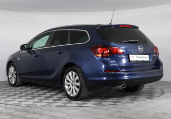 Подержанный автомобиль Opel Astra Wagon 2012 года (7 фото)