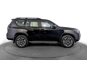 Подержанный автомобиль Toyota Land Cruiser Prado 2021 года (4 фото)