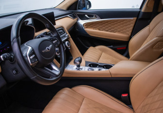 Подержанный автомобиль Genesis G70 2022 года (10 фото)