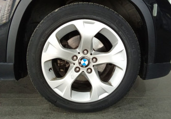 Подержанный автомобиль BMW X1 2013 года (15 фото)