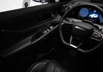 Подержанный автомобиль Jaecoo J8 2024 года (16 фото)