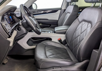 Подержанный автомобиль Volkswagen Teramont 2023 года (21 фото)