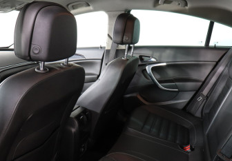 Подержанный автомобиль Opel Insignia Liftback 2014 года (12 фото)