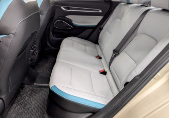 Подержанный автомобиль Geely Emgrand 2023 года (12 фото)