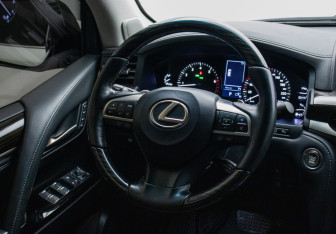 Подержанный автомобиль Lexus LX 2020 года (15 фото)