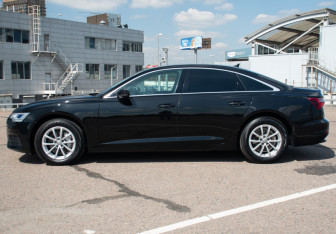 Подержанный автомобиль Audi A6 Sedan 2021 года (8 фото)