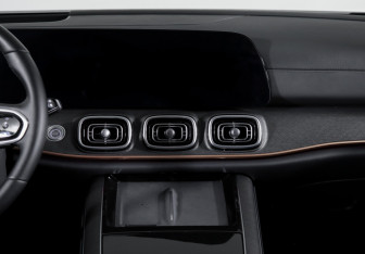 Подержанный автомобиль Jaecoo J8 2024 года (13 фото)