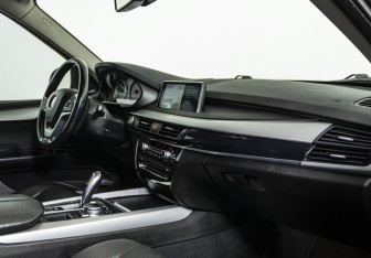 Подержанный автомобиль BMW X5 2016 года (13 фото)