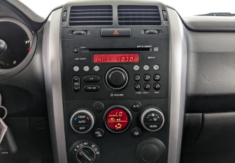 Подержанный автомобиль Suzuki Grand Vitara 2014 года (17 фото)