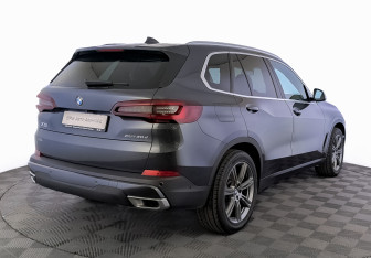 Подержанный автомобиль BMW X5 2021 года (5 фото)
