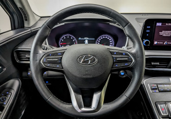 Подержанный автомобиль Hyundai Santa Fe 2023 года (23 фото)