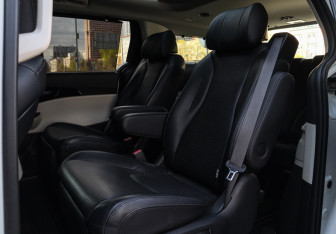 Подержанный автомобиль Kia Carnival 2021 года (9 фото)