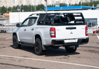Подержанный автомобиль Mitsubishi L200 2023 года (7 фото)