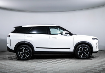 Подержанный автомобиль Jaecoo J7 2023 года (4 фото)