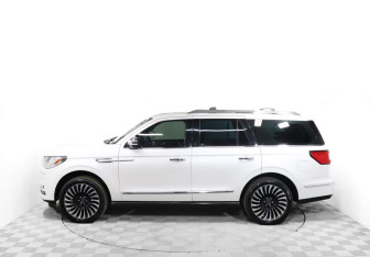Подержанный автомобиль Lincoln Navigator 2018 года (8 фото)