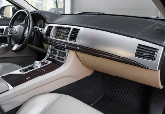 Подержанный автомобиль Jaguar XF Sedan 2014 года (7 фото)