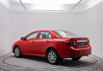 Подержанный автомобиль Toyota Corolla Sedan 2008 года (7 фото)
