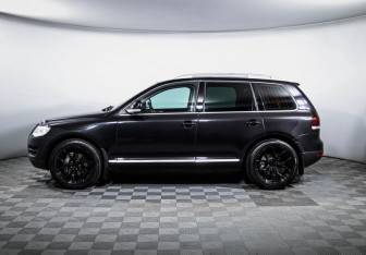 Подержанный автомобиль Volkswagen Touareg 2008 года (8 фото)