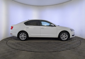 Подержанный автомобиль Skoda Octavia Liftback 2019 года (4 фото)
