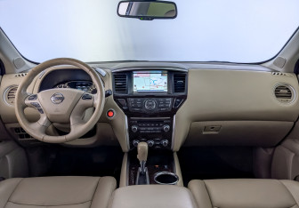 Подержанный автомобиль Nissan Pathfinder 2014 года (14 фото)