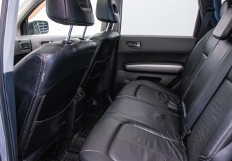 Подержанный автомобиль Nissan X-Trail 2008 года (11 фото)