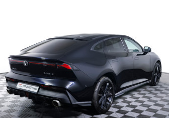 Подержанный автомобиль Changan UNI-V 2024 года (5 фото)