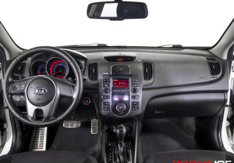 Подержанный автомобиль Kia Cerato Sedan 2010 года (12 фото)