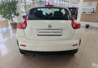 Подержанный автомобиль Nissan Juke 2012 года (6 фото)