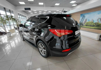 Подержанный автомобиль Hyundai Santa Fe 2014 года (7 фото)
