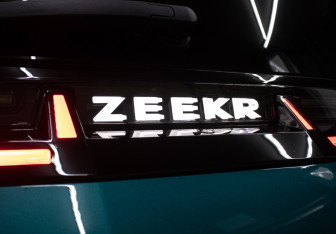 Подержанный автомобиль Zeekr X 2023 года (21 фото)