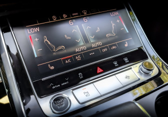 Подержанный автомобиль Audi Q8 2022 года (28 фото)