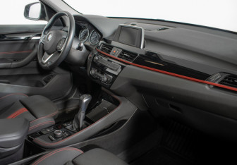 Подержанный автомобиль BMW X1 2017 года (9 фото)