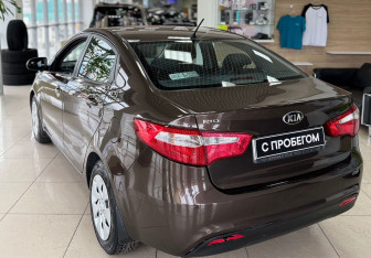 Подержанный автомобиль Kia Rio Sedan 2015 года (8 фото)