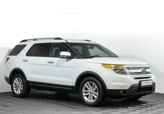 Подержанный автомобиль Ford Explorer 2013 года (3 фото)
