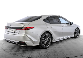 Подержанный автомобиль Toyota Camry Sedan 2024 года (5 фото)