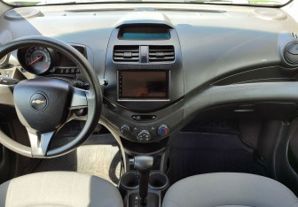 Подержанный автомобиль Chevrolet Spark 2012 года (10 фото)