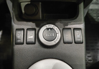 Подержанный автомобиль Nissan X-Trail 2008 года (18 фото)