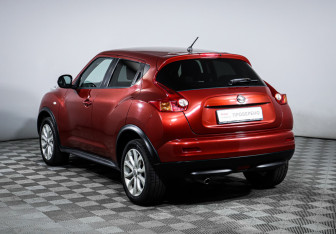 Подержанный автомобиль Nissan Juke 2014 года (7 фото)