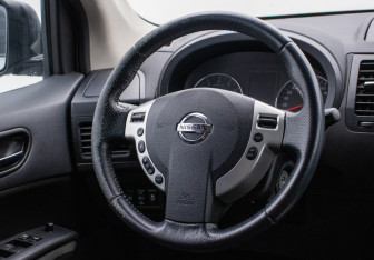 Подержанный автомобиль Nissan X-Trail 2012 года (15 фото)