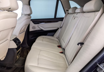 Подержанный автомобиль BMW X5 2017 года (18 фото)